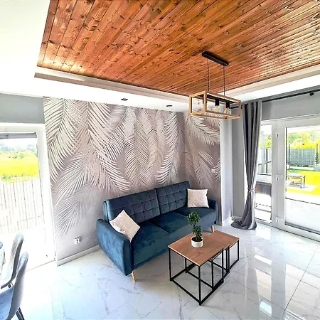 Chill Haus , *
